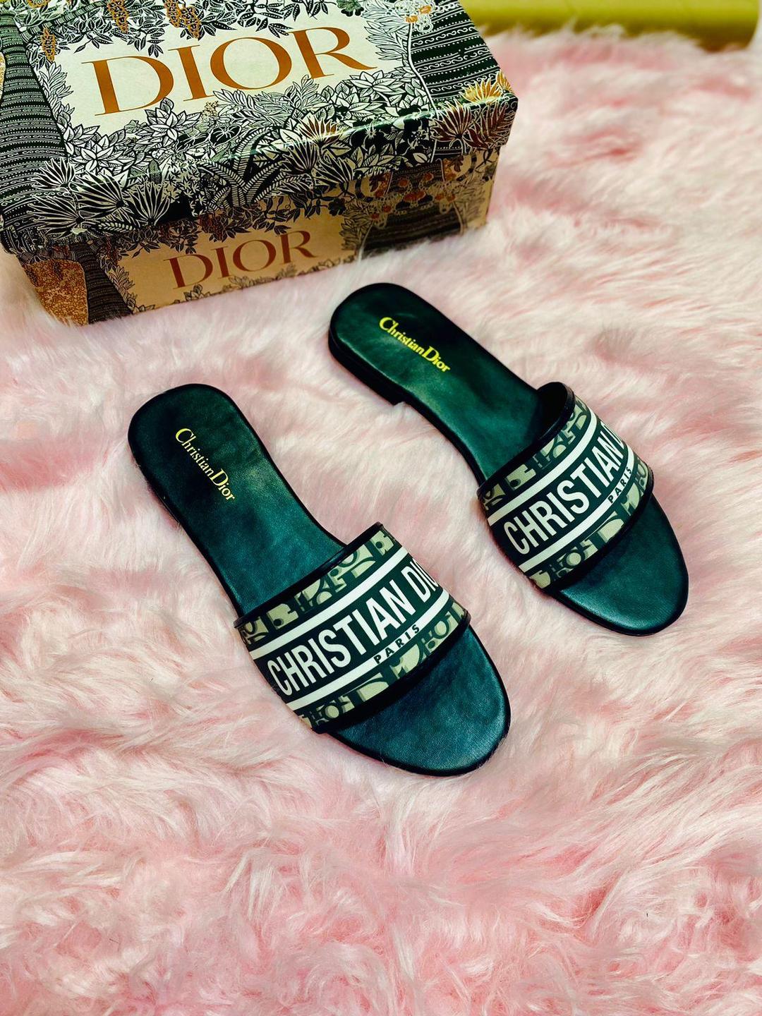 Stylish Women's Synthetic Leather Semi-Formal Flats