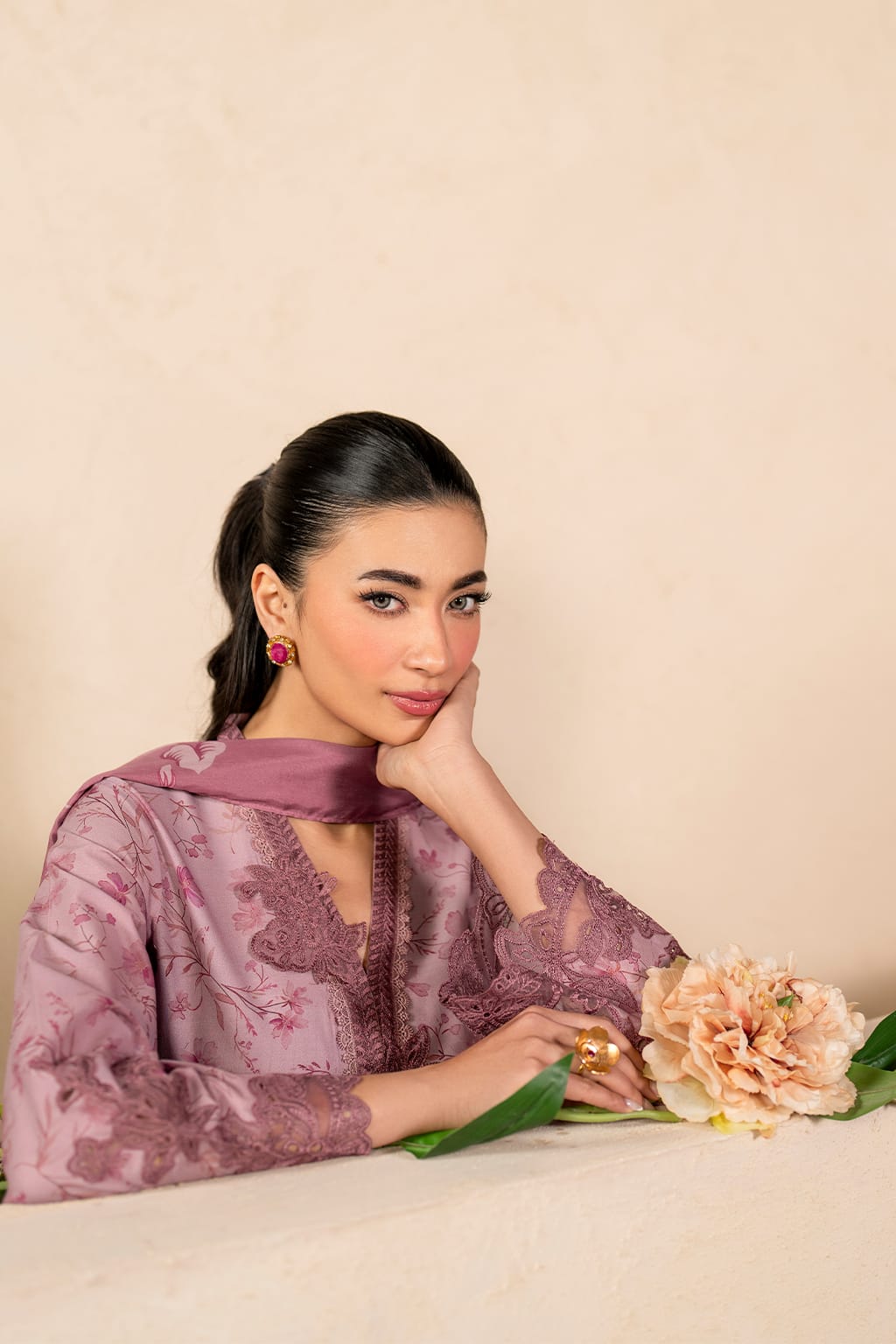BRAND:*IZNIK*
lawn printed embroidered patch-work unstitced 3pc✓