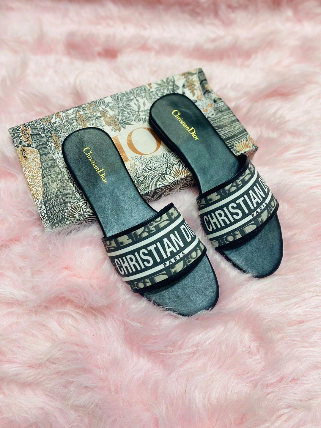 Stylish Women's Synthetic Leather Semi-Formal Flats