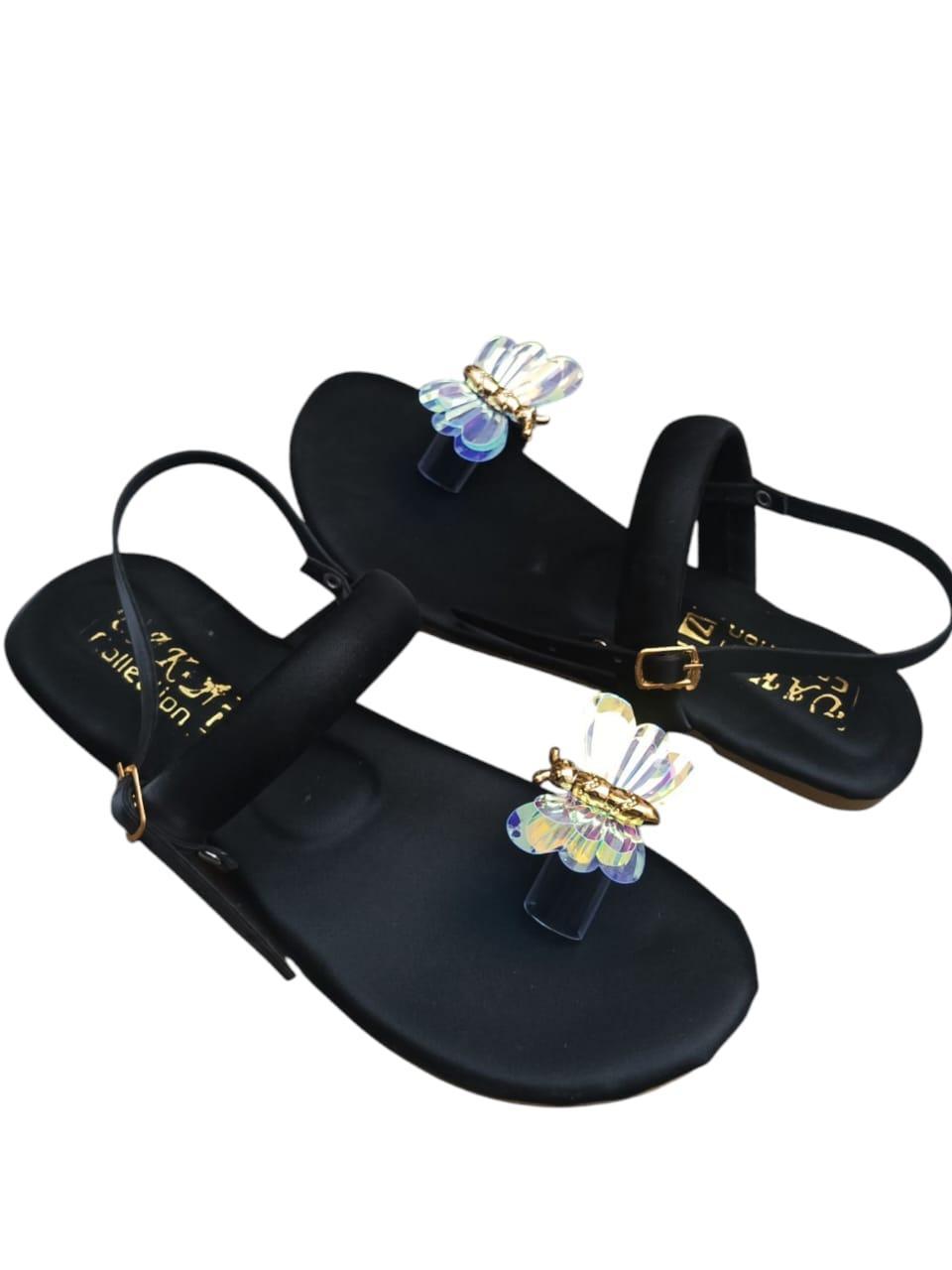 Stylish Women's Fancy Fabric Kolhapuri Chappal in Black
